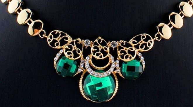necklaces shopping in Dubai